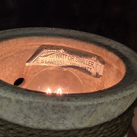 Scentsy Hatteras Mid Size Wax Warmer Light 6 Scent Bars Included - Picture 12 of 14